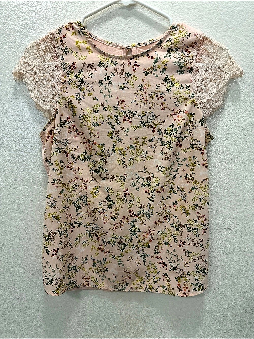 Merona Floral Lace Sleeve Blouse in Pink Size Small Like New